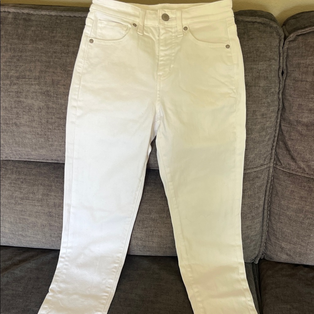EUC Uniqlo white skinny jeans size 23